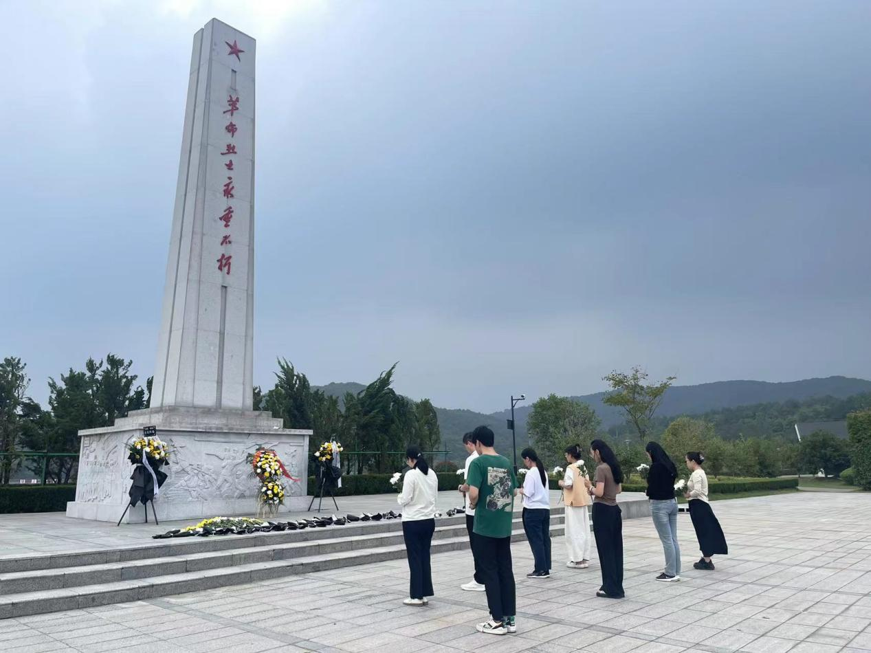 滁州图书馆开展 “丰碑永存 山河永念”烈士纪念日 祭奠活动