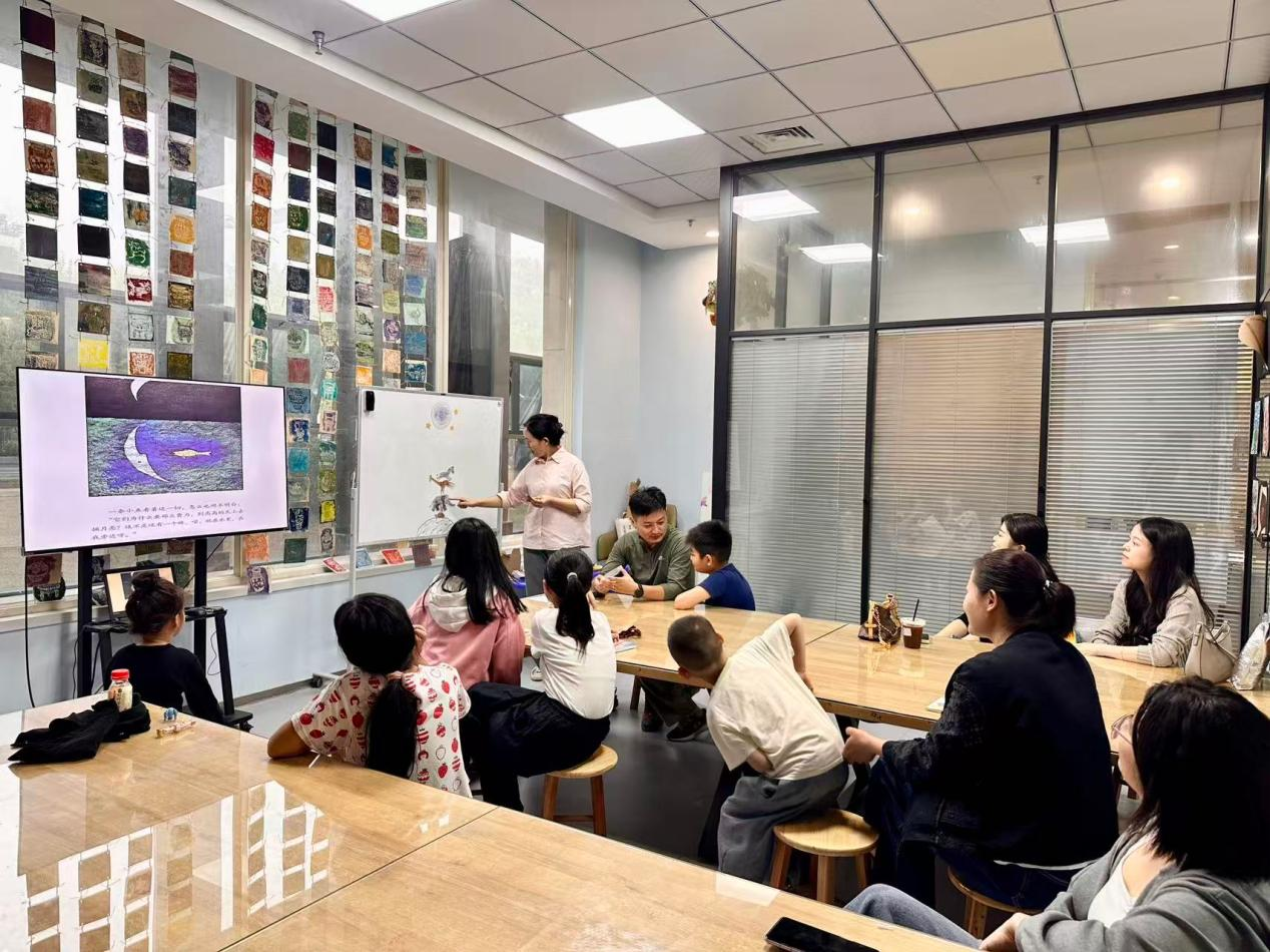 滁州市图书馆开展江淮读书月系列活动之“城市心灵栖息沙龙第31期——读《月亮的味道》，寻童真美好，聚同心力量”