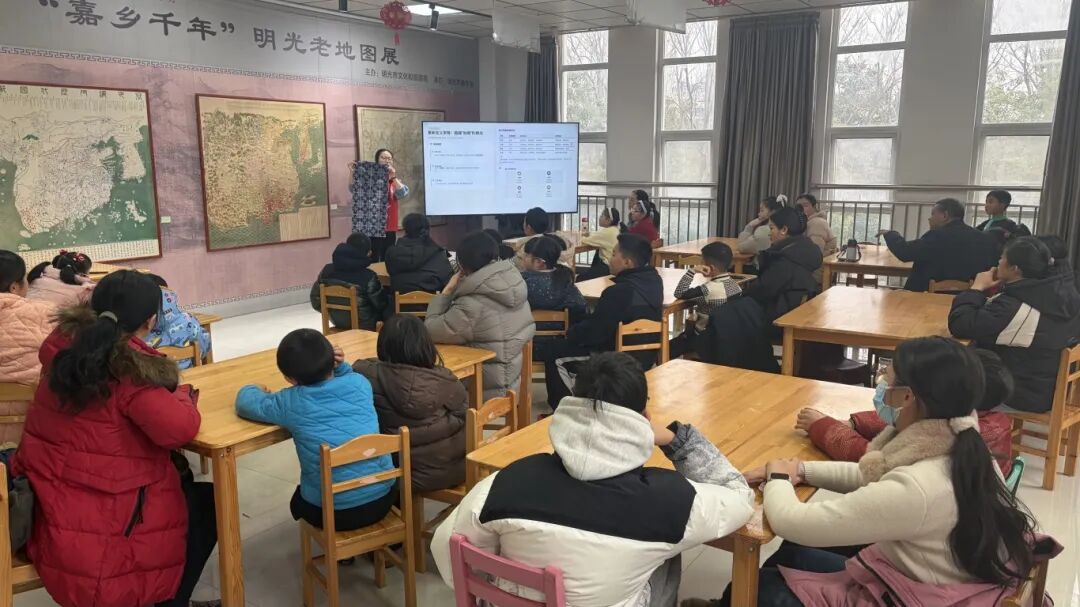 1月1日明光市图书馆开展走近非遗宋锦——“小小手”艺术实践活动 1.jpg