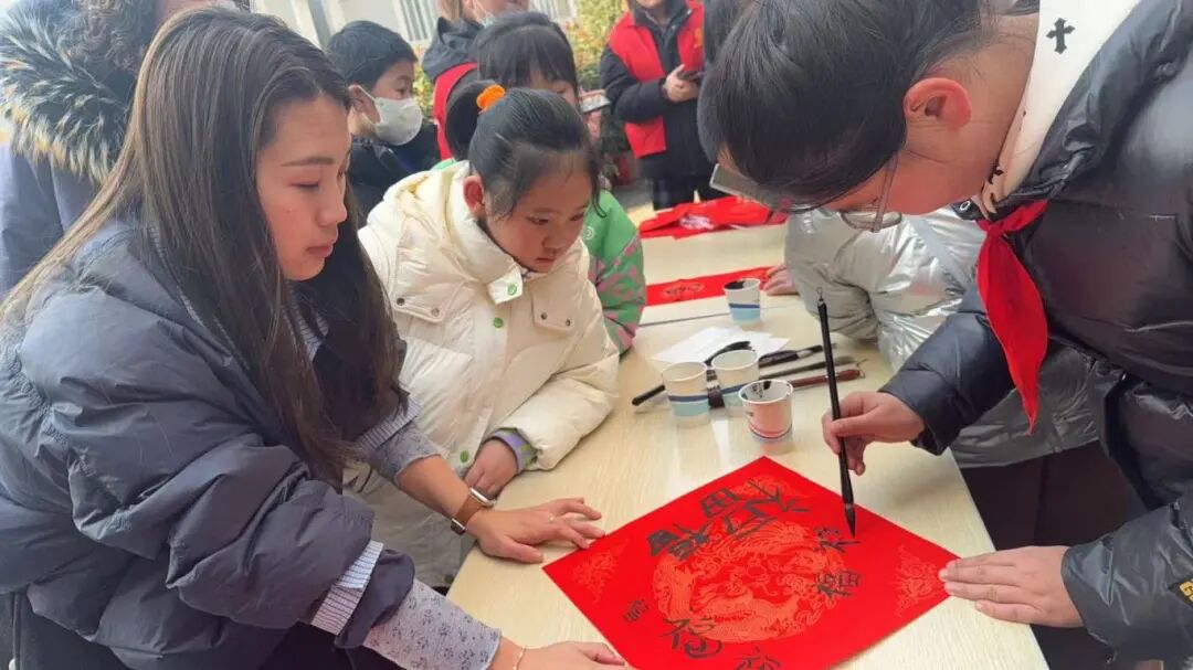 “墨香迎马年,福字送万家” —— 新春公益写“福”活动 (2).jpg