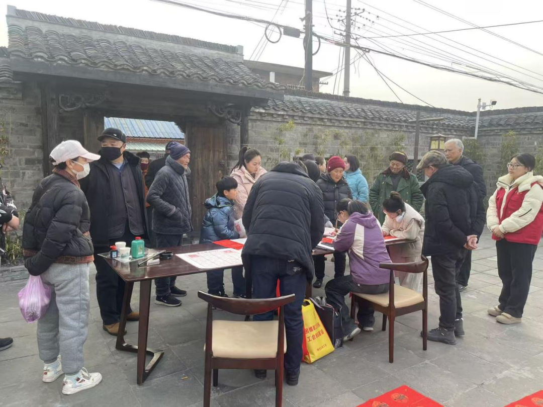 2月8日明光市图书馆开展新春写春联文化活动.png