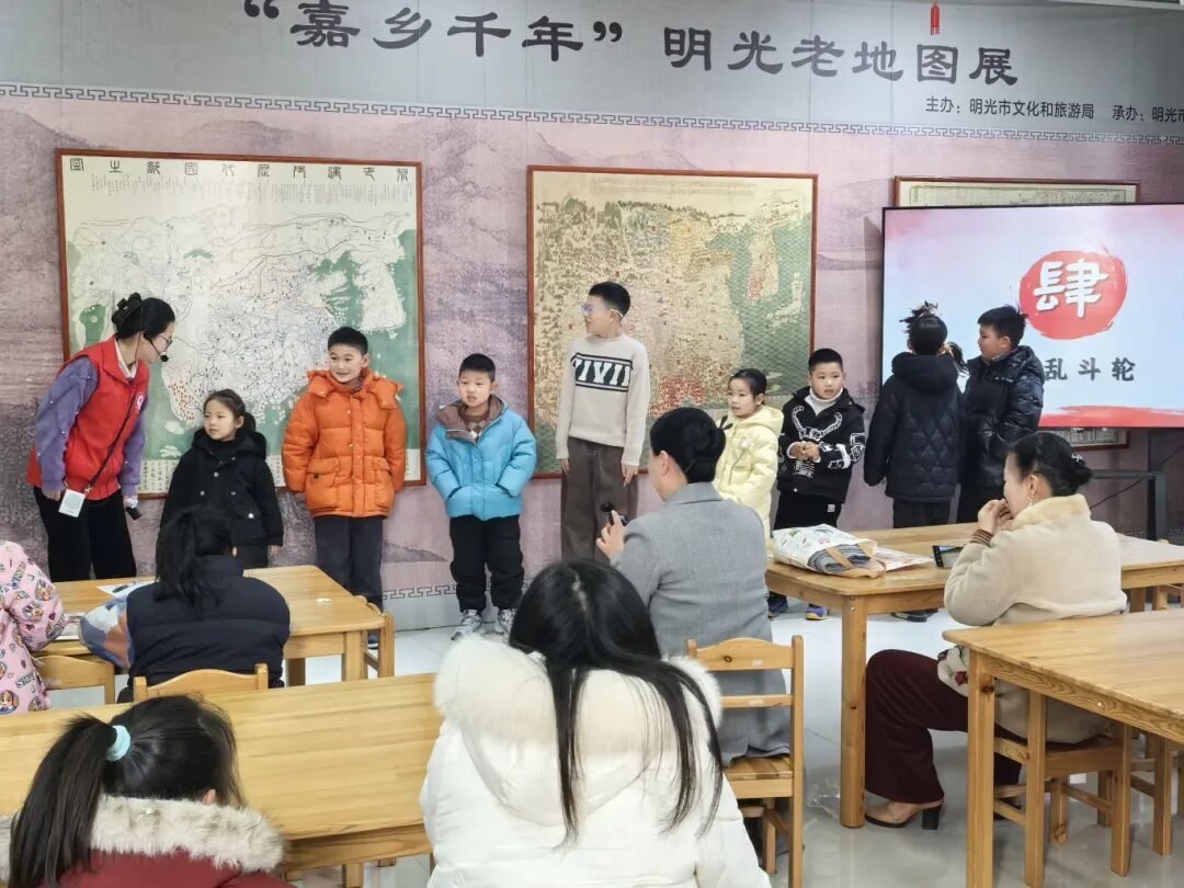 2月11日明光市图书馆开展马年说“马”暨 “小小手”做小马灯活动1.jpg