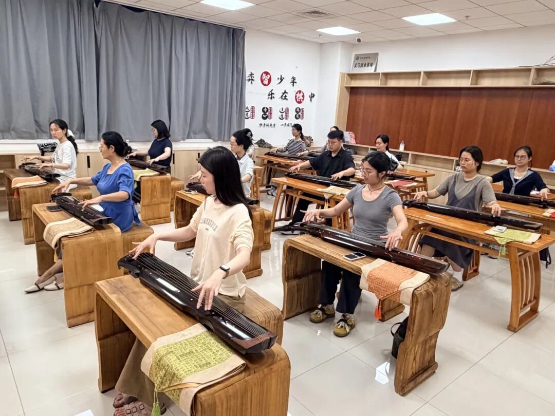 2026年6月9日，滁州市图书馆开展市民夜校—— “琴筝雅乐”古琴公益课第二期第1节 (3).jpg