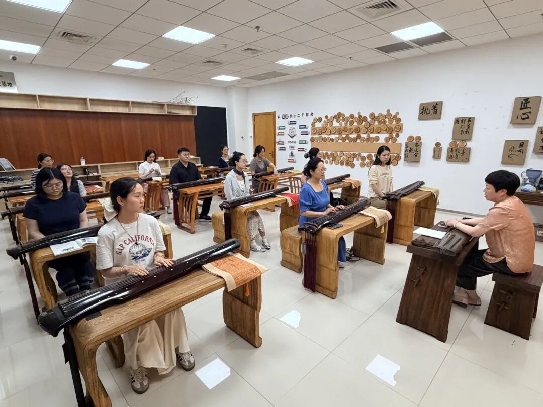2026年6月9日，滁州市图书馆开展市民夜校—— “琴筝雅乐”古琴公益课第二期第1节 (4).jpg