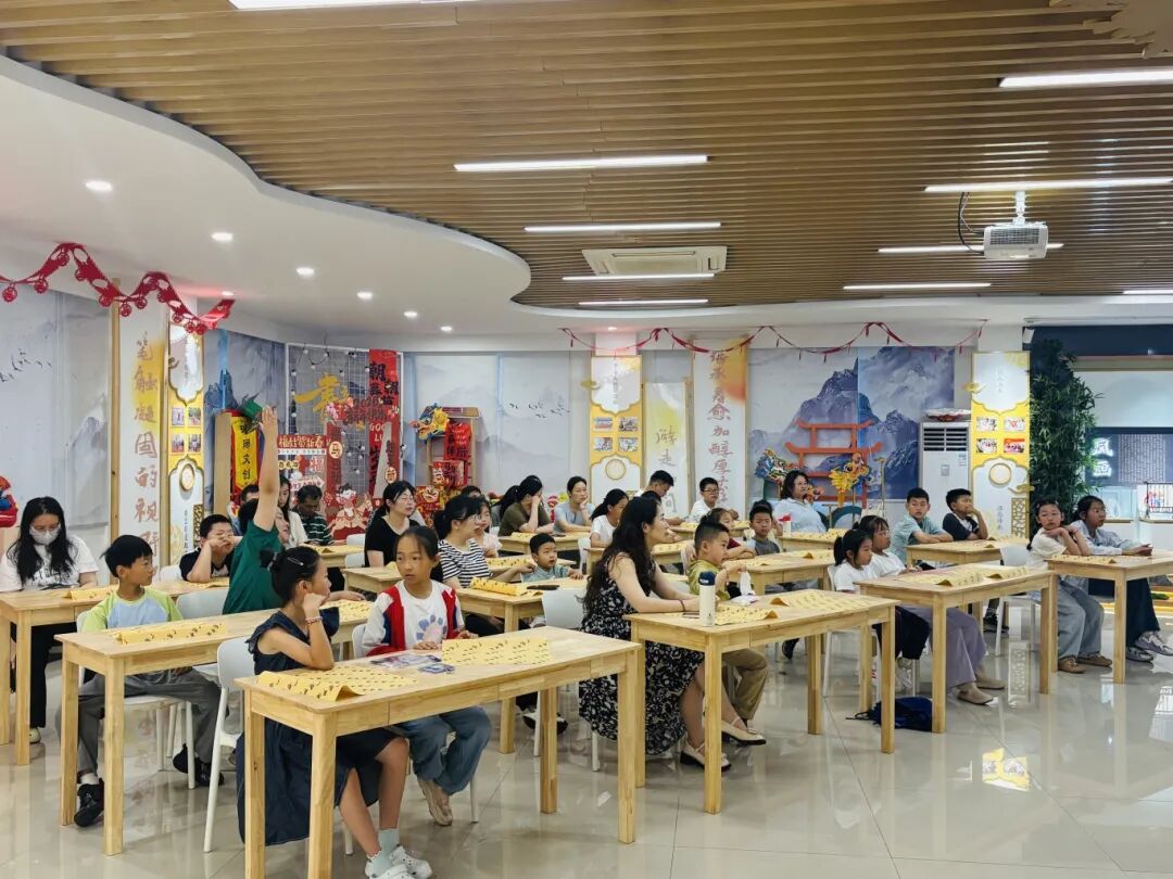 6月19日，琅琊区图书馆组织开展端午香囊制作体验活动.jpg
