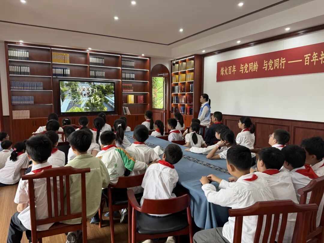 2026.6.8民国藏书楼“寻迹天长历史 赓续文化薪火”——图书馆研学实践活动11.jpg