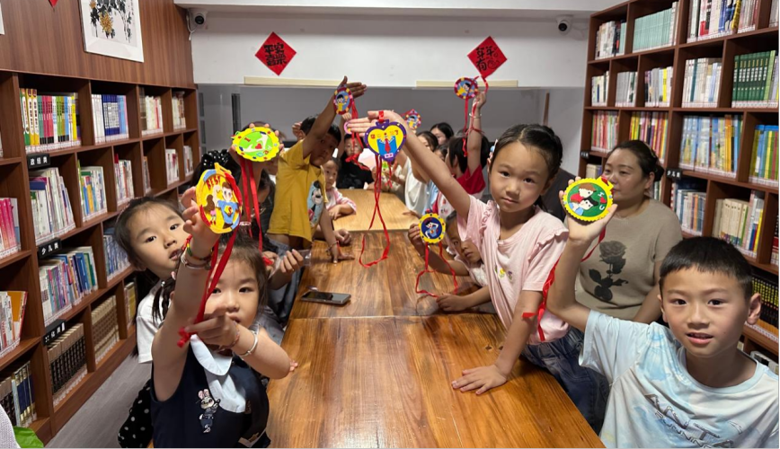 6月21日明光市图书馆开展“我的超人老爸”手工活动.png