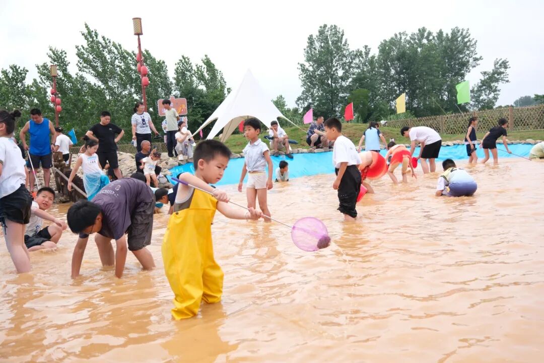 6月20日，全椒县图书馆开展“从图书馆出发——田园寻野趣 耕读乐童心”研学活动走进古河镇西河湾 (3).jpg