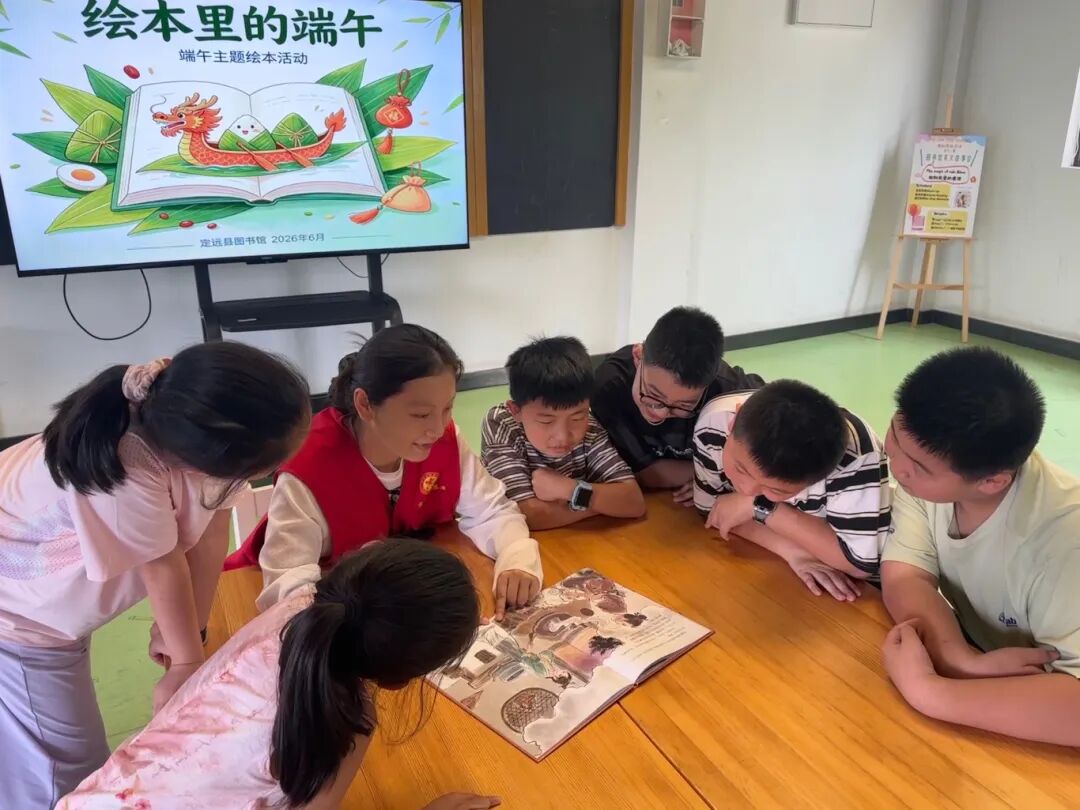 6月17日，在馆内开展端午节读书活动.jpg